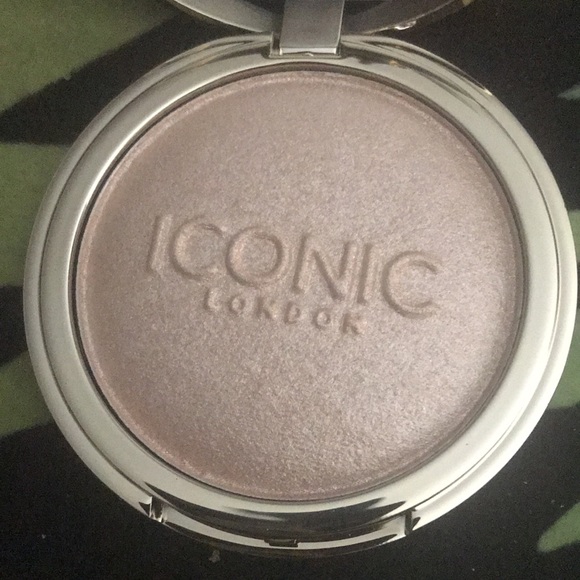 ✨🆕BNIB!Iconic London Lit & Luminous Highlighter in Universal!BN Sealed in Box!✨ - Picture 9 of 13